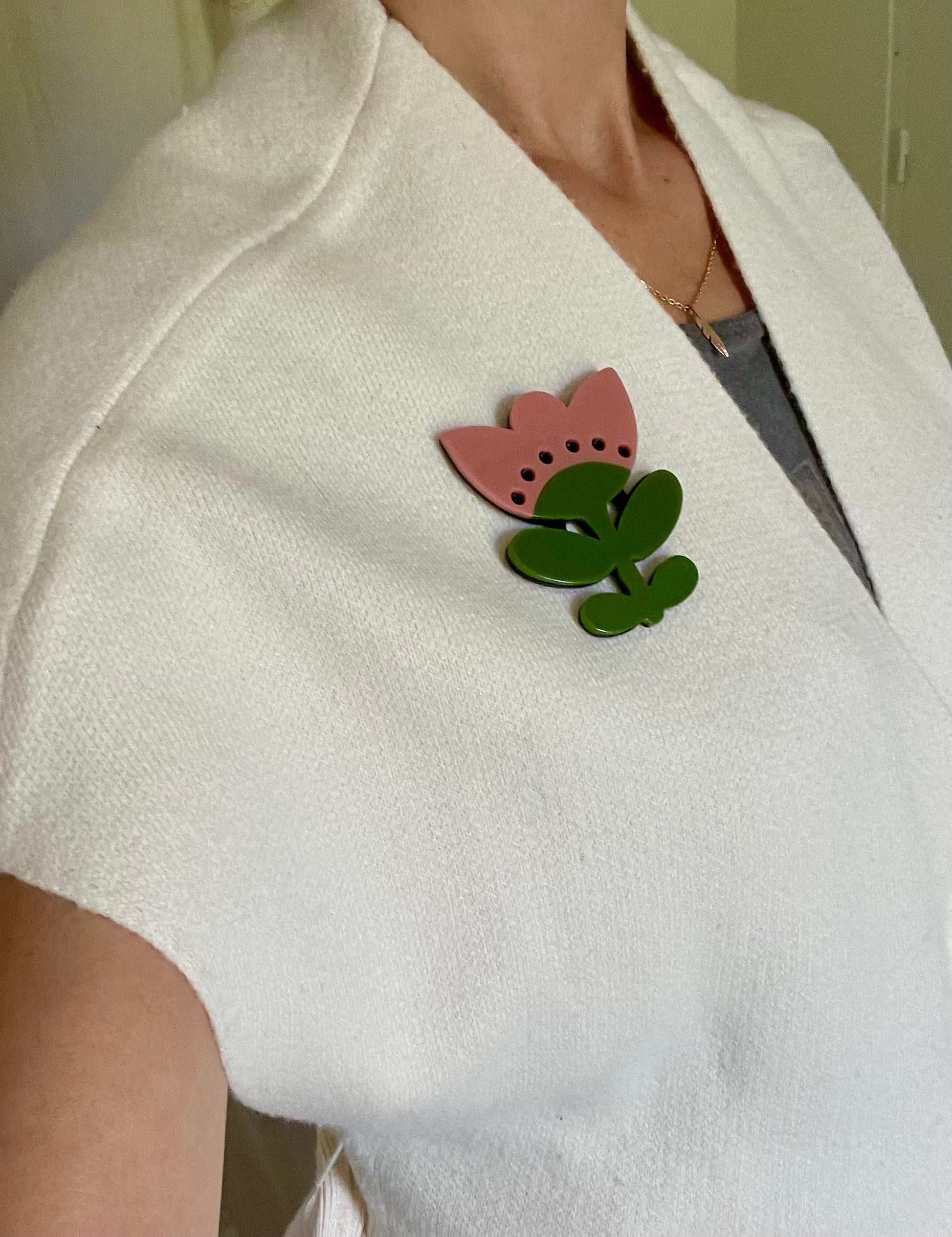 Broche en résine fleur