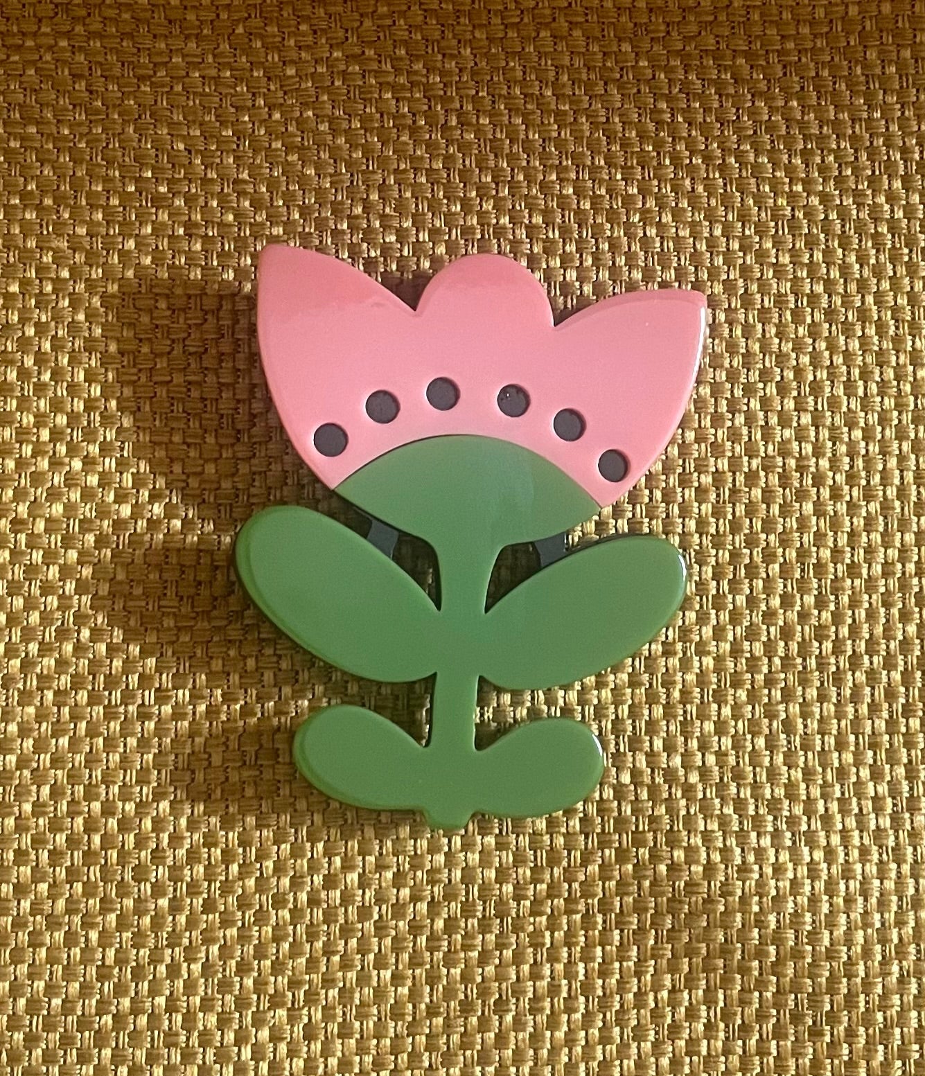Broche en résine fleur